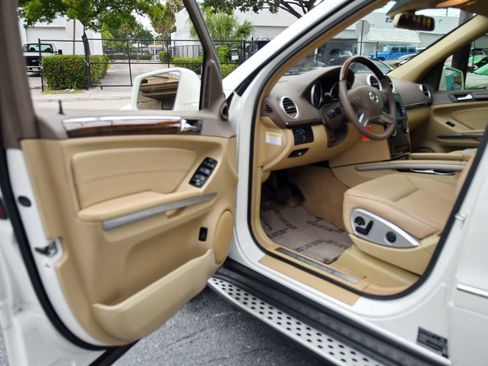 Used 2011 Mercedes-Benz GL 450 4MATIC image 17
