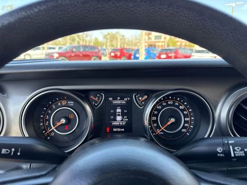 Used 2023 Jeep Gladiator Sport w/ Off Road Group image 16