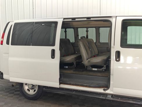 Used 2016 Chevrolet Express 3500 LT w/ LT Preferred Equipment Group RWD image 21