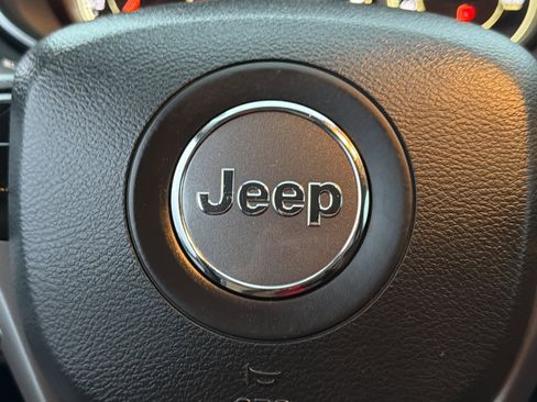 Used 2021 Jeep Cherokee Latitude image 24