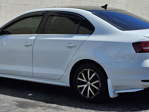 Used 2017 Volkswagen Jetta SE FWD image 3