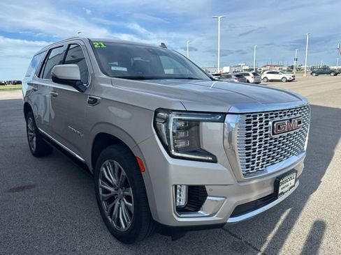 Used 2021 GMC Yukon Denali w/ Denali Premium Package AWD/4WD image 4