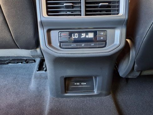 Used 2024 Volkswagen Atlas SE FWD image 13