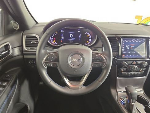 Used 2019 Jeep Grand Cherokee Laredo AWD/4WD image 15