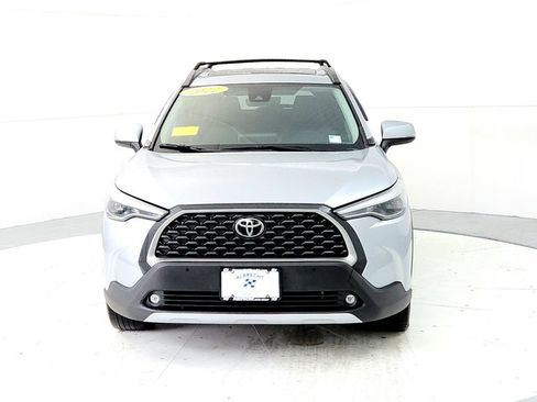 Used 2022 Toyota Corolla Cross XLE w/ Convenience Package AWD/4WD image 8