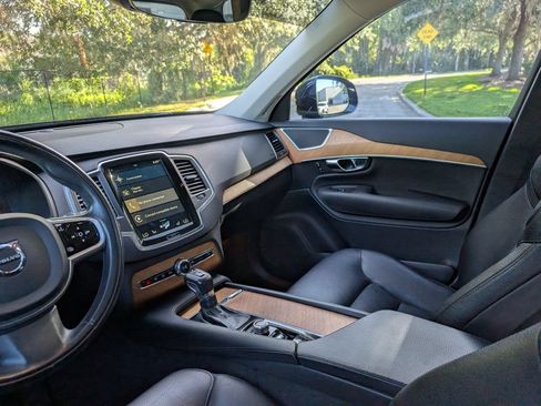 Used 2021 Volvo XC90 T6 Momentum w/ Climate Package AWD/4WD image 14