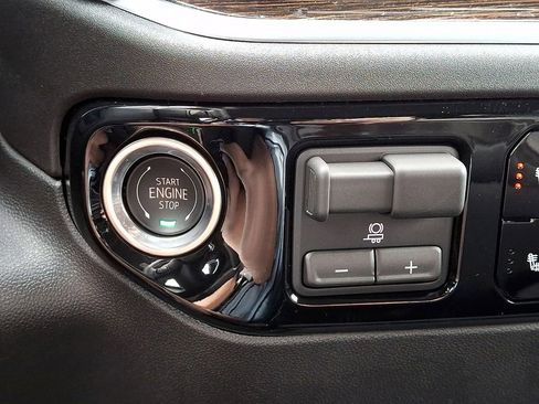 New 2026 GMC Sierra 1500 SLE image 16