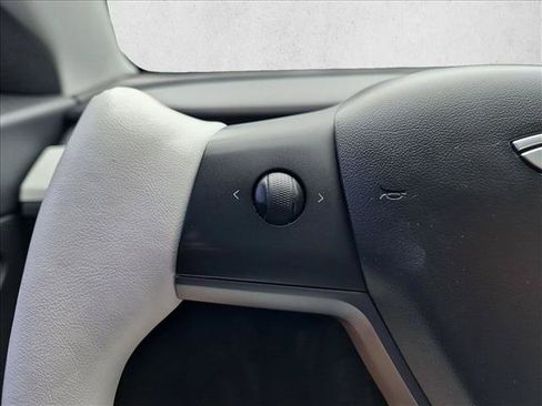 Used 2020 Tesla Model 3 Standard Range Plus RWD image 15
