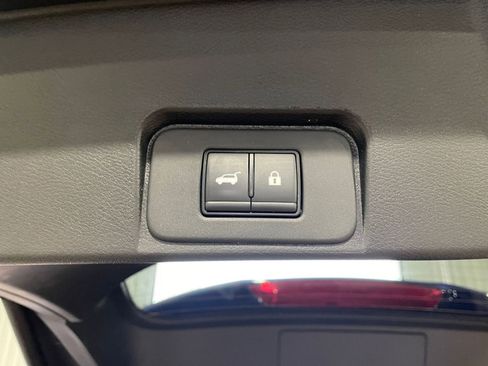 Used 2025 Nissan Rogue SV image 23