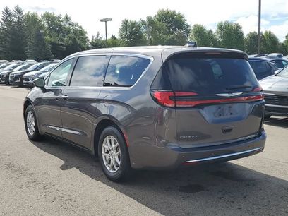 Used 2023 Chrysler Pacifica Touring-L