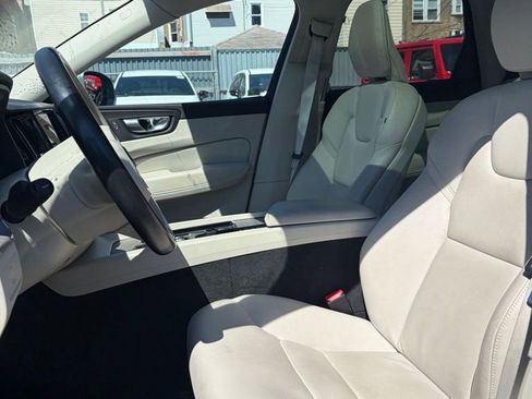 Used 2023 Volvo XC60 B5 Plus AWD/4WD image 2