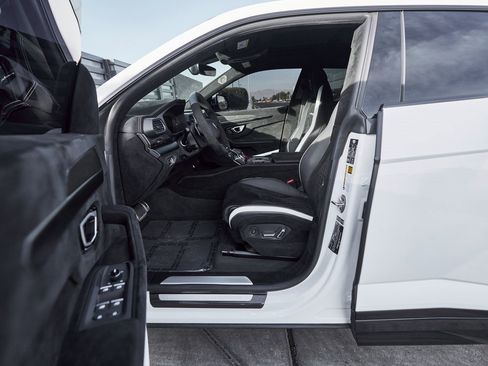 Used 2024 Lamborghini Urus Performante image 35