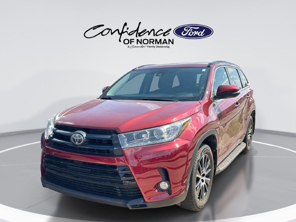 Used 2017 Toyota Highlander SE FWD image 1