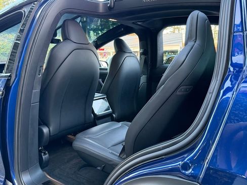 Used 2022 Tesla Model X image 31