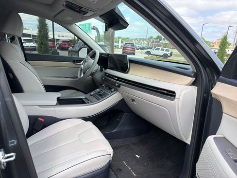 Used 2025 Hyundai Palisade Limited FWD image 13
