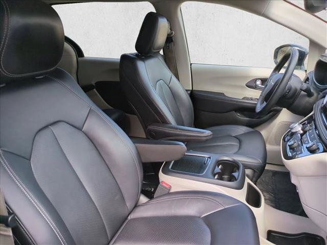 Used 2024 Chrysler Pacifica Limited FWD image 21
