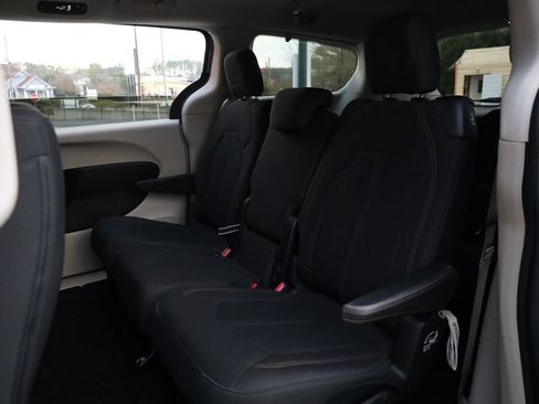 Used 2017 Chrysler Pacifica LX w/ Tire & Wheel Group image 17