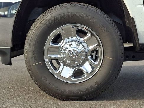 Used 2024 RAM 2500 Tradesman w/ Chrome Appearance Group image 8