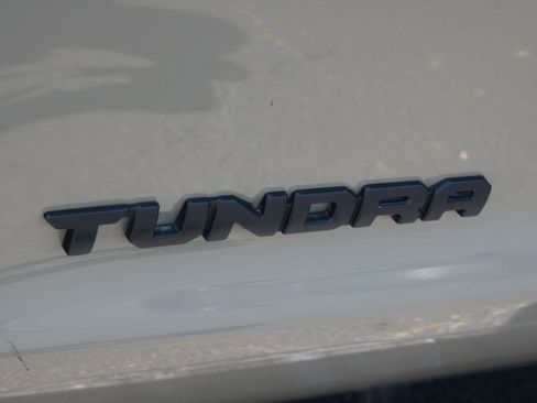 Used 2018 Toyota Tundra SR5 w/ SR5 Upgrade Package AWD/4WD image 16