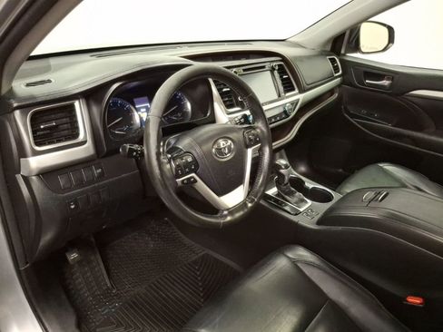 Used 2015 Toyota Highlander XLE image 16