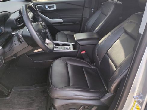 Used 2022 Ford Explorer XLT w/ Equipment Group 202A image 19