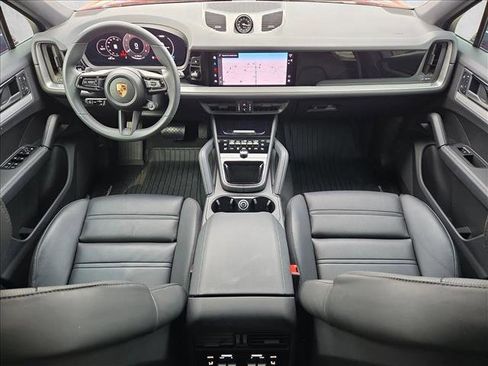 Used 2025 Porsche Cayenne Coupe image 18