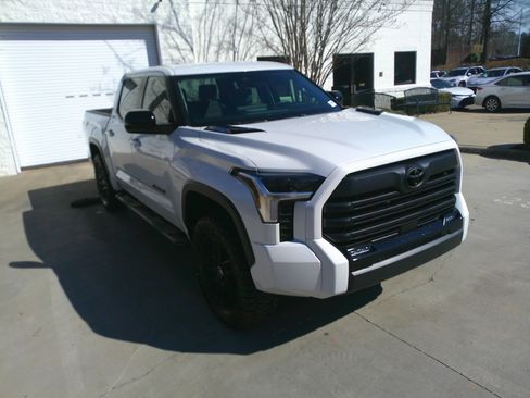 Used 2024 Toyota Tundra Limited image 2