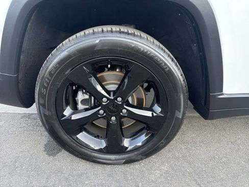 Used 2023 Jeep Grand Cherokee L Laredo image 35