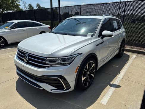 Used 2024 Volkswagen Tiguan SEL R-Line AWD/4WD image 4