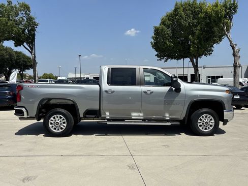 Used 2025 Chevrolet Silverado 2500 LT w/ Convenience Package AWD/4WD image 2