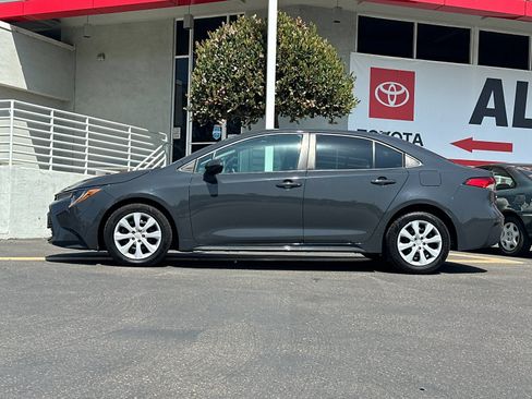 Used 2024 Toyota Corolla LE FWD image 2