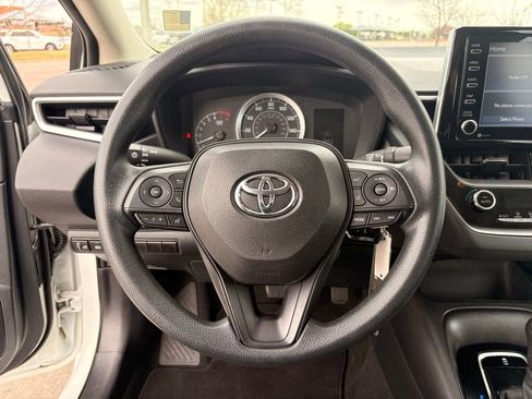 Used 2021 Toyota Corolla LE image 21