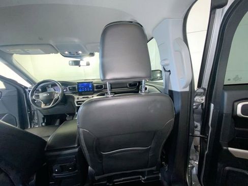 Used 2022 Ford Explorer XLT w/ Equipment Group 202A AWD/4WD image 37