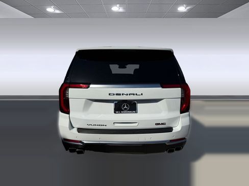 Used 2025 GMC Yukon XL Denali AWD/4WD image 8
