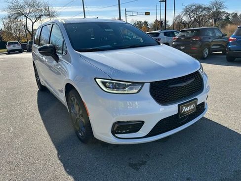New 2026 Chrysler Pacifica Select AWD/4WD image 4