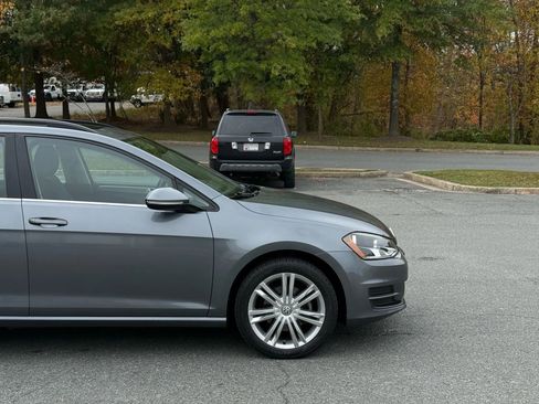 Used 2016 Volkswagen Golf Limited Edition image 18