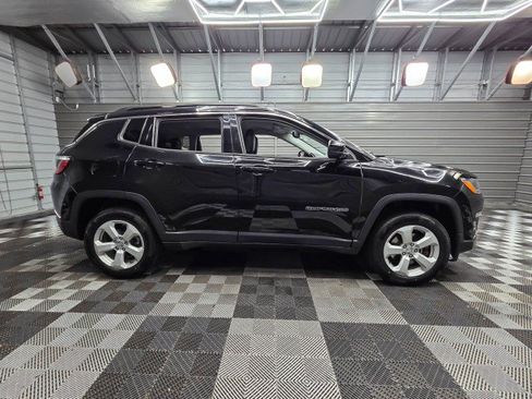 Used 2019 Jeep Compass Latitude w/ Cold Weather Group AWD/4WD image 9