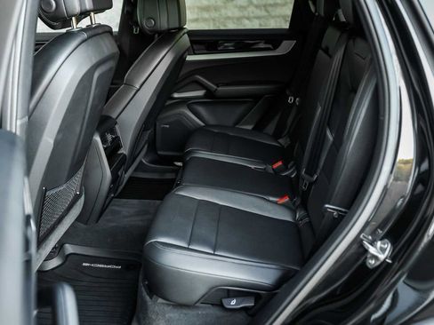 Used 2025 Porsche Cayenne Base image 20