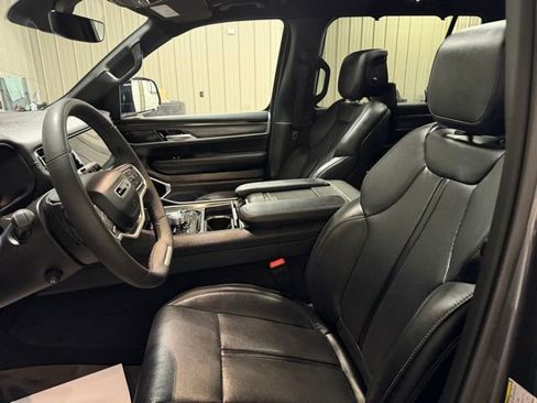 Used 2024 Jeep Wagoneer L Series III w/ Premium Group I AWD/4WD image 14