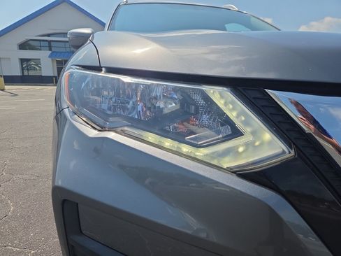 Used 2018 Nissan Rogue SV AWD/4WD image 28