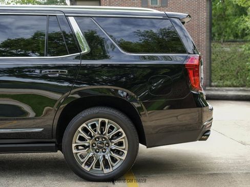 Used 2024 GMC Yukon Denali Ultimate w/ LPO, Floor Liner Package AWD/4WD image 5