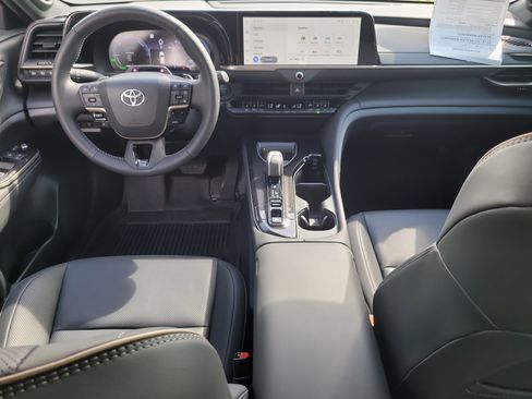 Used 2025 Toyota Crown Signia w/ Advanced Technology Package AWD/4WD image 16