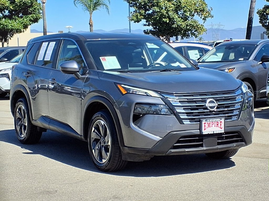 Certified 2025 Nissan Rogue SV FWD image 4