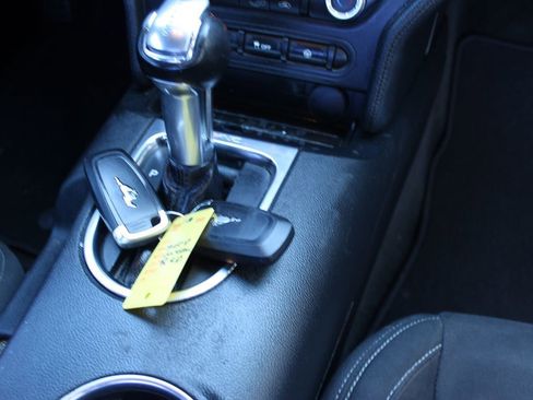 Used 2018 Ford Mustang Coupe RWD image 13