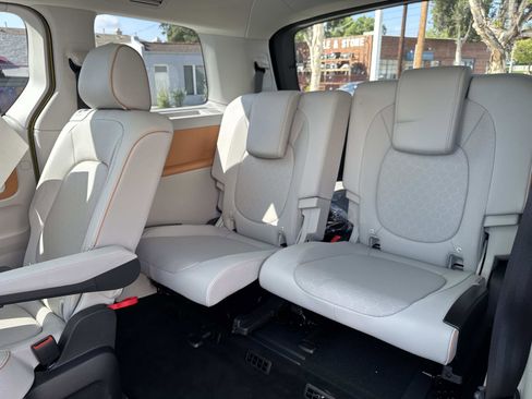 New 2025 Volkswagen ID. Buzz 1st Edition image 12