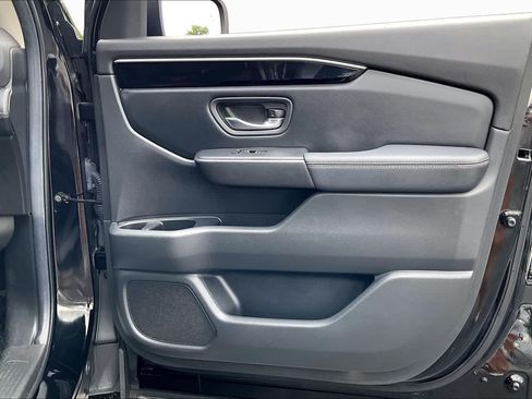 Used 2024 Honda Pilot Touring image 23