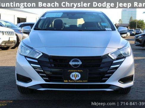 Used 2023 Nissan Versa SV image 2