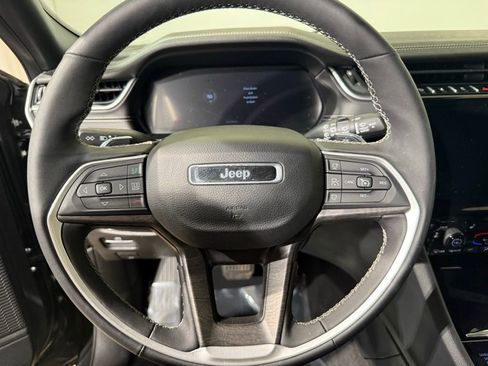 Used 2024 Jeep Grand Cherokee Limited AWD/4WD image 21