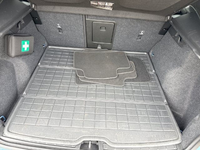 Certified 2024 Volvo XC40 B5 Core AWD/4WD image 24