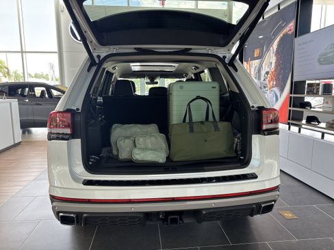 New 2026 Volkswagen Atlas Peak Edition AWD/4WD image 7